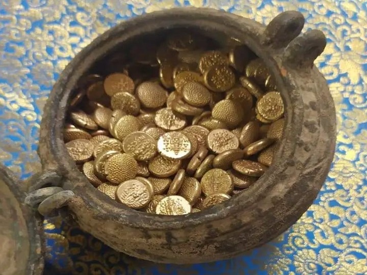 1.716 kg gold coins found from temple of Tiruchirappalli तमिलनाडुः तिरुचिरापल्ली के मंदिर से खुदाई के दौरान मिले 1.716 किलोग्राम सोने के सिक्के