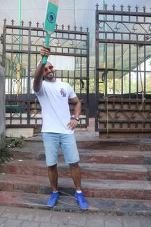 फिल्म '83' का प्रमोशन करने निकले रणवीर सिंह, लगाए ऐसे ऐसे शॉट, देखें तस्वीर