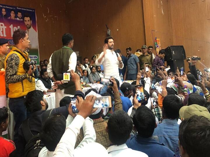 चिराग ने नीतीश सरकार के काम पर उठाए सवाल, कहा- सीएम के गृह जिले में ही काम नहीं करता 100 नंबर Chirag Paswan now targets Nitish government says number 100 does not work in CM home district Nalanda ANN चिराग ने नीतीश सरकार के काम पर उठाए सवाल, कहा- सीएम के गृह जिले में ही काम नहीं करता 100 नंबर