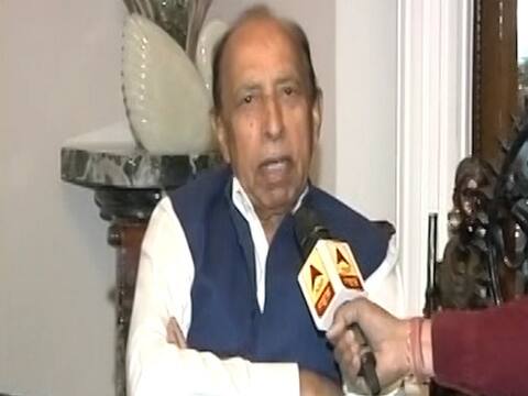 दिल्ली हिंसा: पूर्व पुलिस कमिश्नर टी आर कक्कड़ बोले- नेताओं की हैसिय़त की परवाह किए बिना होना चाहिए था एक्शन दिल्ली हिंसा: पूर्व पुलिस कमिश्नर टी आर कक्कड़ बोले- नेताओं की हैसिय़त की परवाह किए बिना होना चाहिए था एक्शन