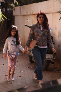 बेटी नितारा के साथ इस अंदाज़ में नज़र आईं ट्विंकल खन्ना, देखें सभी तस्वीरें