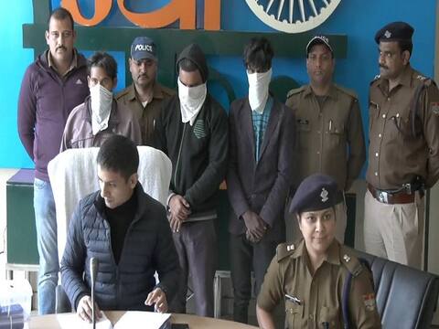 पेटीएम के जरिए लाखों की ठगी करने वाले 3 शातिर गिरफ्तार, KYC के नाम पर देते थे लूट को अंजाम पेटीएम के जरिए लाखों की ठगी करने वाले 3 शातिर गिरफ्तार, KYC के नाम पर देते थे लूट को अंजाम