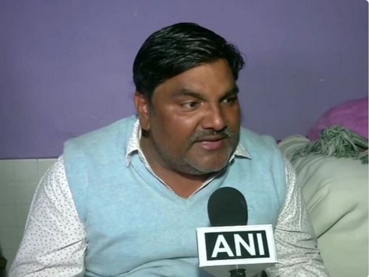 Delhi Violence: Suspended AAP councillor Tahir Hussain surrendered दिल्ली हिंसा: ताहिर हुसैन का कोर्ट में सरेंडर, दंगों के दौरान छत से मिला था हिंसा का सामान