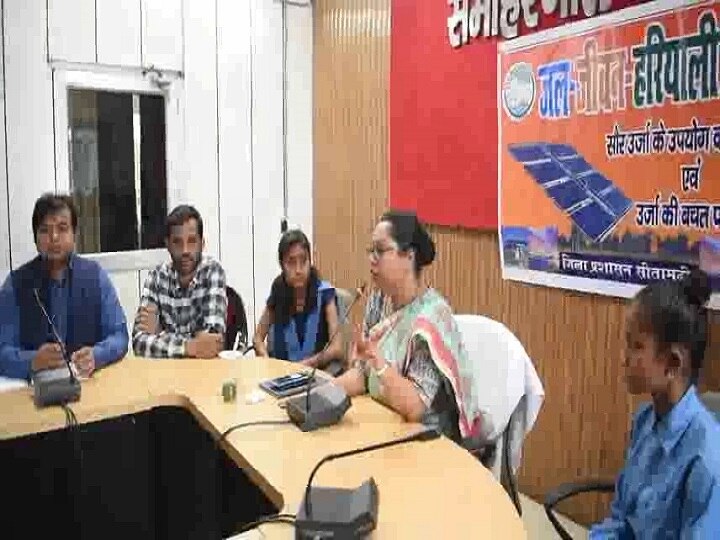  Bihar- Unique initiative to promote women empowerment In Sitamarhi ANN बिहार: महिला सश्क्तिकरण को बढ़ावा देने के लिए अनोखी पहल, लड़कियों को 1 दिन के लिए सौंपी गई सीतामढ़ी की कमान