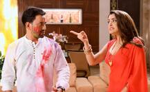 निरहुआ और आम्रपाली दुबे का Tik Tok होली सॉन्ग इंटरनेट पर मचा रहा है धूम, यहां देखें