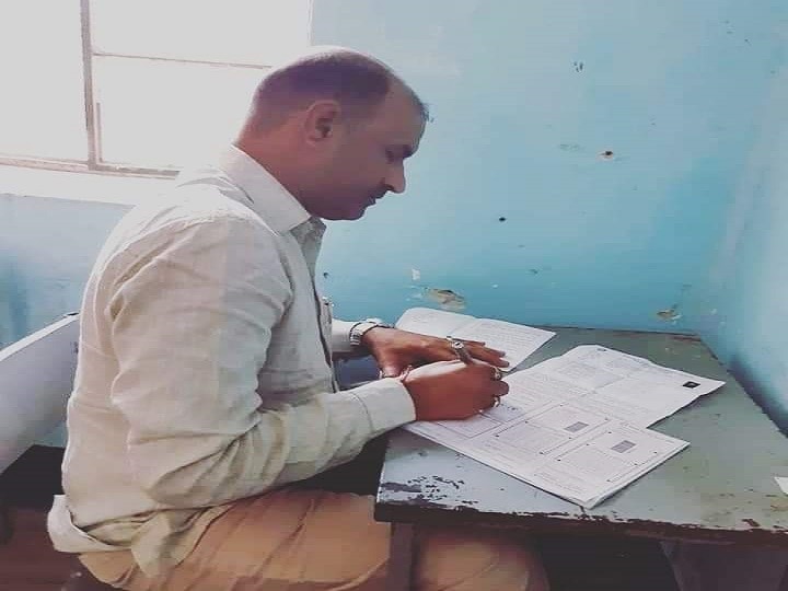 Chittorgarh MP Chandra Prakash Joshi gave exam at age of 44 ANN 44 साल की उम्र में फिर परीक्षा में बैठे सांसद महोदय, कहा- पढ़ने की कोई उम्र नहीं होती