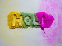 Happy Holi 2021 Shayari: व्हाट्सएप और ट्विटर पर अंग्रेजी में करना है Holi विश तो यहां से मिलेगी मदद