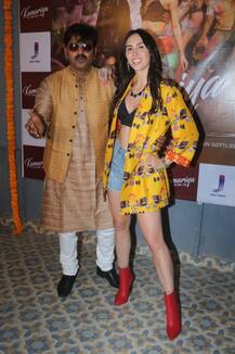 PHOTOS: पवन सिंह के साथ बेहद जबरदस्त अंदाज में प्रमोशन करती दिखीं लॉरेन गॉटलिब, यहां देखिए तस्वीरें