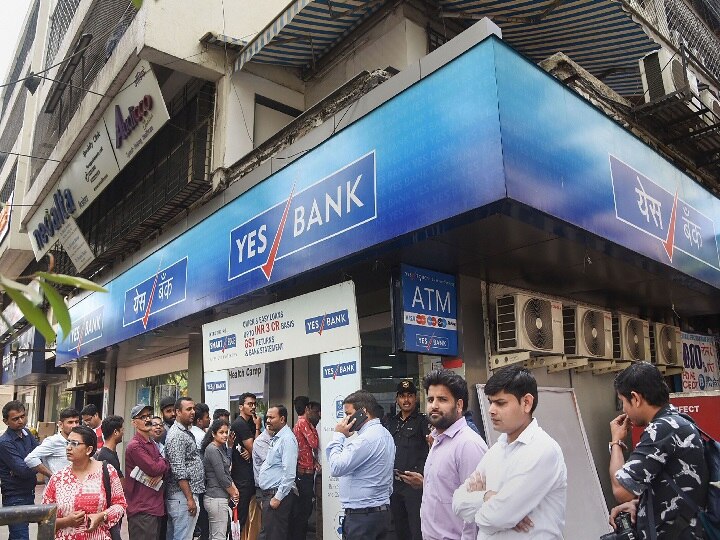 Now account holders can withdraw money from ATMs of any bank यस बैंक के ग्राहकों के लिए बड़ा राहत, बैंक ने देर रात ट्वीट कर दी जानकारी