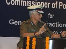 दिल्ली पुलिस के कमिश्नर एसएन श्रीवास्तव ने कहा- बिना किसी दबाव में आए अपना काम करें पुलिसकर्मी