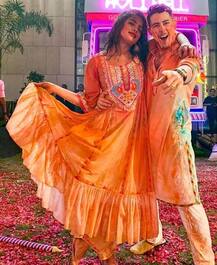 Inside Photos: प्रियंका चोपड़ा संग होली के रंग में डूबे दिखे निक जोनास, यहां देखिए ईशा अंबानी के होली सेलिब्रेशन की तस्वीरें