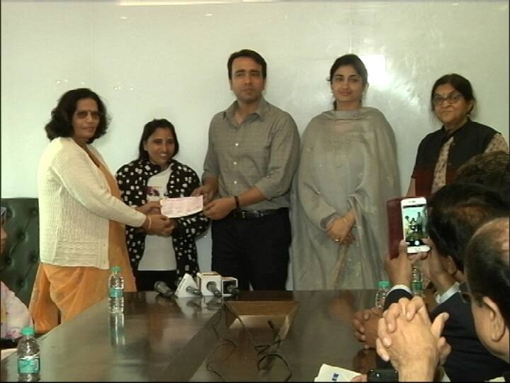 Acid attack fighters received the honor on International Womens Day ANN Women's Day: एसिड अटैक फ़ाइटरों के हौसले की कहानियां