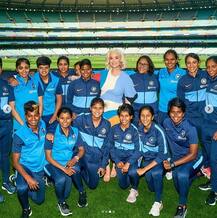 Photos: कैटी पैरी ने पहली बार फ्लॉन्ट किया बेबी बंप, AUSW vs INDW Final में की शिरकत