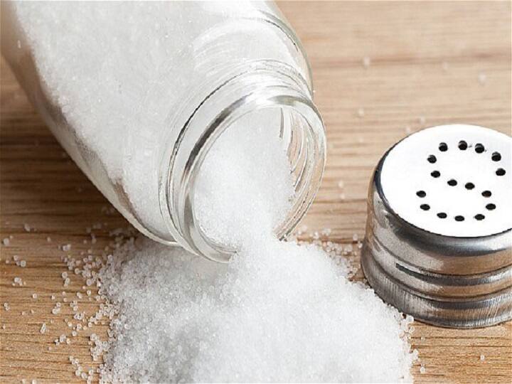 Health Tips: ज्यादा नमक खाने से हो सकती हैं ये गंभीर बीमारियां, जानिए दिनभर में खाएं कितना नमक Health tips eating too much salt can cause these serious diseases Health Tips: ज्यादा नमक खाने से हो सकती हैं ये गंभीर बीमारियां, जानिए दिनभर में खाएं कितना नमक