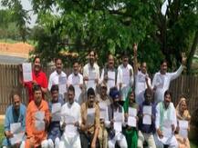 कांग्रेस के 19 बागी विधायकों ने दिया इस्तीफा, अब अपने MLAs को मध्य प्रदेश के बाहर ले जा सकती है बीजेपी