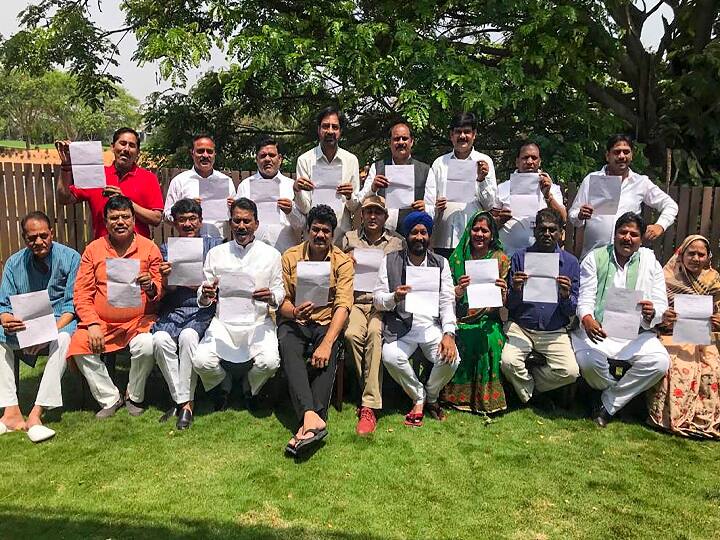 ये हैं ज्योतिरादित्य सिंधिया खेमे के 22 विधायक, जिन्होंने कमलनाथ का छोड़ा साथ Madhya Pradesh crisis: Total 21 MLAs of Congress have sent resignations to MP Raj Bhavan ये हैं ज्योतिरादित्य सिंधिया खेमे के 22 विधायक, जिन्होंने कमलनाथ का छोड़ा साथ