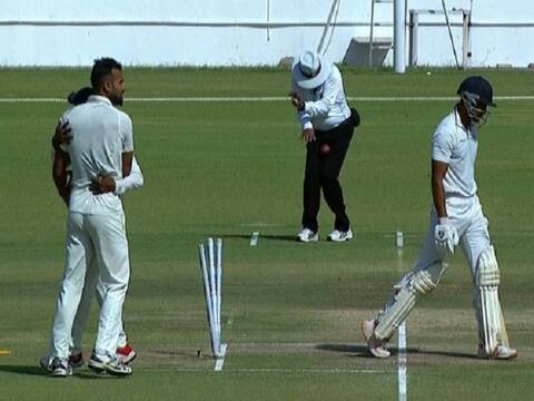 रणजी ट्रॉफी फाइनल की पिच बहुत ज्यादा खराब, BCCI को करनी चाहिए जांच: बंगाल कोच अरूण लाल रणजी ट्रॉफी फाइनल की पिच बहुत ज्यादा खराब, BCCI को करनी चाहिए जांच: बंगाल कोच अरूण लाल