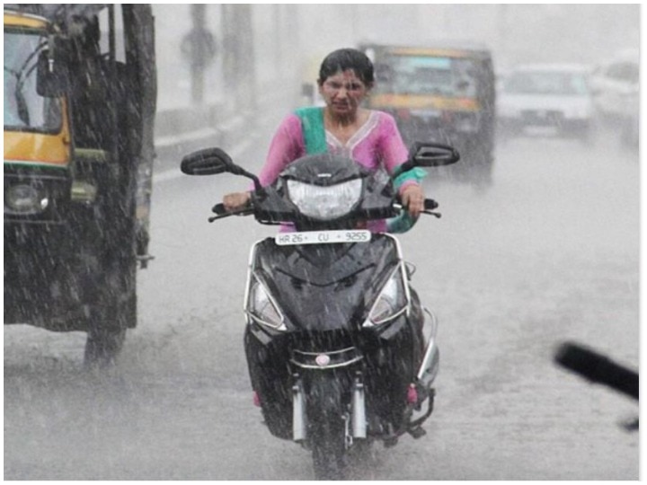 Weather Update: Rain and thunderstorm will be seen in Delhi and NCR Weather Update: पहाड़ी इलाकों में बारिश ने बदला दिल्ली-NCR का मौसम, बूंदाबांदी के आसार