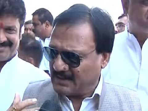 बागियों को बेंगलुरु मनाने गए कांग्रेस नेता सज्जन सिंह वर्मा का दावा, कहा- सभी विधायकों की घर वापसी होगी बागियों को बेंगलुरु मनाने गए कांग्रेस नेता सज्जन सिंह वर्मा का दावा, कहा- सभी विधायकों की घर वापसी होगी