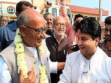 ये दर्द पुराना है: ज्योतिरादित्य सिंधिया और दिग्विजय सिंह के परिवार के बीच वर्चस्व की लड़ाई है 200 साल पुरानी