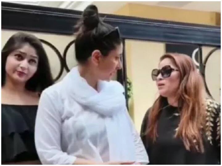 Viral Video: करीना कपूर के साथ सेल्फी लेने के लिए फैंस ने की ये हरकत, गुस्से में बेबो ने कर दिया ऐसे रिएक्ट Kareena Kapoor Trolled after annoying a chasing her for a picture Viral Video: करीना कपूर के साथ सेल्फी लेने के लिए फैंस ने की ये हरकत, गुस्से में बेबो ने कर दिया ऐसे रिएक्ट