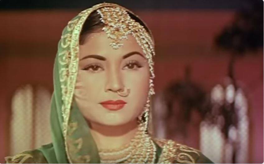 Bollywood Actresses Meena Kumari, Devika Rani and Durga Khote opened doors for women मीना कुमारी समेत ये हैं वो अभिनेत्रियां जिन्होंने महिलाओं के लिए बॉलीवुड के दरवाजे खोले