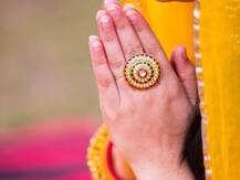 कोरोना की दहशत के बीच स्वागत के लिए बढ़ा नमस्ते का चलन, हैंडशेक से परहेज