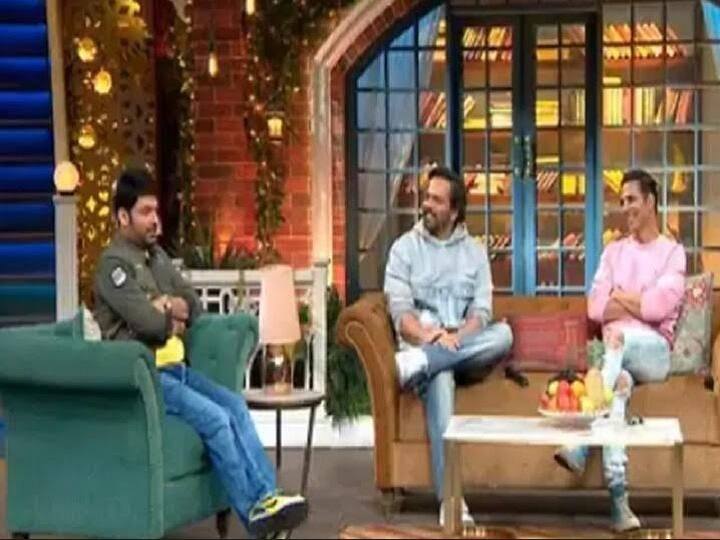 कपिल शर्मा बोले- अक्षय कुमार ने 'हथिया' लिया मेरा ऐड, Video हो रहा वायरल Kapil Sharma jokes Akshay Kumar grabbed his ads he snatches ads from small people like me कपिल शर्मा बोले- अक्षय कुमार ने 'हथिया' लिया मेरा ऐड, Video हो रहा वायरल