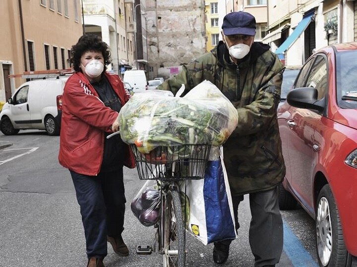 Coronavirus: Italy hits single-day record with 250 deaths Coronavirus: इटली में एक दिन में कोरोना वायरस से रिकॉर्ड 250 लोगों की मौत