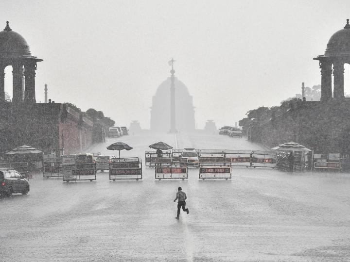 Weather changed in Delhi-NCR in the morning, there was light drizzle, cloud cover drizzling in Delhi-NCR at Friday morning