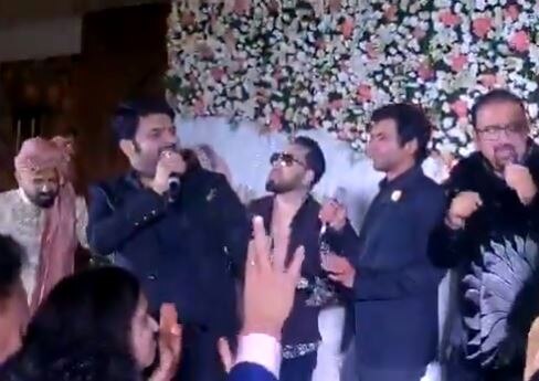 Kapil Sharma and Sunil Grover were seen a wedding ceremony first time after fight लंबे समय बाद एक मंच पर साथ दिखे कपिल शर्मा और सुनील ग्रोवर