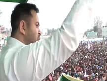 पीएम मोदी और पिता लालू यादव के स्टाइल में मंच से बोले तेजस्वी यादव, वीडियो हो रहा है वायरल