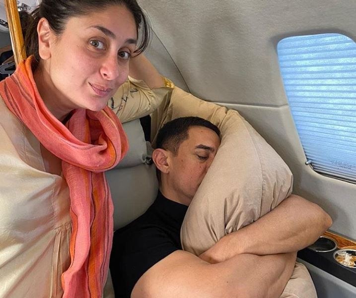 Aamir Khan sleeping on the plane went viral, Kareena clicked a few pictures of her best co-star प्लेन में सो रहे आमिर खान की ये तस्वीर हुई वायरल, करीना ने तकिये को बताया अपना बेस्ट को-स्टार