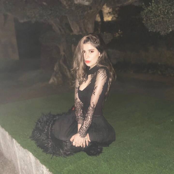 राबिया अपने पिता नवजोत की तरह ही इंटरनेट पर भी मशहूर हैं, जो क्रिकेट और मनोरंजन के क्षेत्र में काफी लोकप्रिय हैं.