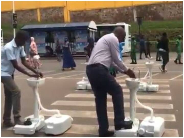 सबक: रवांडा में कोरोना वायरस का एक भी मामला नहीं, फिर भी जगह-जगह लगाए गए वॉश बेसिन Wash basin installed at many places in Rwanda to wash hands due to Coronavirus सबक: रवांडा में कोरोना वायरस का एक भी मामला नहीं, फिर भी जगह-जगह लगाए गए वॉश बेसिन