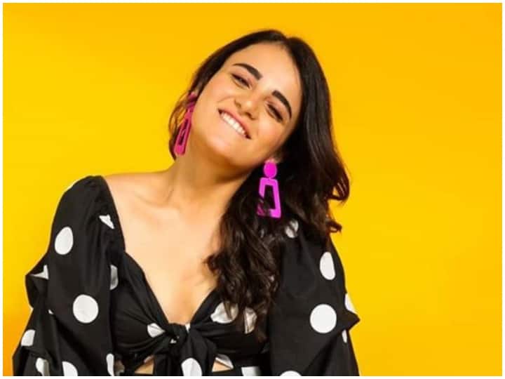 अमिताभ बच्चन ने 'अंग्रेजी मीडियम' के लिए राधिका मदान को लिखा लेटर, एक्ट्रेस ने सोशल मीडिया पर कही ये बात Amitabh Bachchan writes letter to Radhika Madan for English Medium अमिताभ बच्चन ने 'अंग्रेजी मीडियम' के लिए राधिका मदान को लिखा लेटर, एक्ट्रेस ने सोशल मीडिया पर कही ये बात