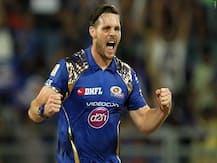 मुंबई इंडियंस का तेज गेंदबाज 14 दिनों के लिए सेल्फ आइसोलेशन में गया, पत्नी ने कहा- 'शुक्र मनाओ मेरे साथ नहीं फंसे'