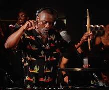 हॉलीवुड पर कोरोना वायरस बरपा रहा कहर, यहां जानिए कौन-कौन हुए शिकार...