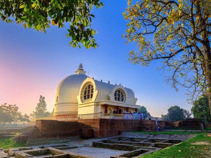 ताजमहल, लाल किला के बाद कुशीनगर का बौद्ध स्थल भी 31 मार्च तक बंद, पसरा सन्नाटा Buddhist site of Kushinagar also closed after Taj Mahal, Red Fort ताजमहल, लाल किला के बाद कुशीनगर का बौद्ध स्थल भी 31 मार्च तक बंद, पसरा सन्नाटा