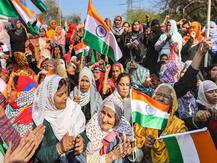 केजरीवाल सरकार के एक जगह पर 50 लोगों के एकजुट ना होने का आदेश बेअसर- शाहीन बाग की महिलाओं ने बनाया 5-5 लोगों का ग्रुप