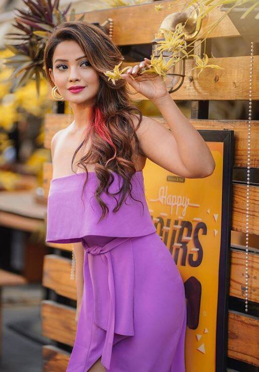 टेलीविजन की मशूहर अभिनेत्री अदा खान इन दिनों रियलिटी शो 'खतरों के खिलाड़ी' में जबरदस्त स्टंट करती दिखाई दे रही हैं. इस शो में अदा बेहतरीन प्रदर्शन कर रही हैं. अदा ने अपनी परफॉर्मेंस के दम पर शो में खुद को मजबूत कंटेस्टेंट साबित कर दिया है. (Photo Credit: @adaakhan Instagram)