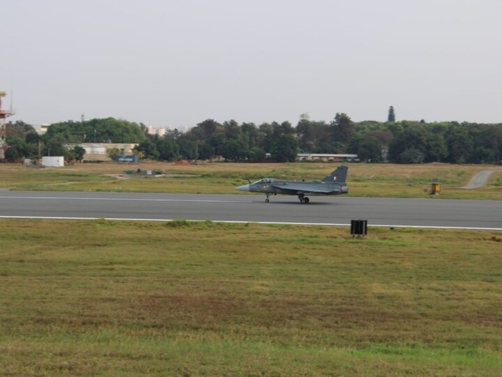 FOC Standard LCA Tejas flies on maiden flight ANN स्वदेशी तेजस फाइटर जेट ने हासिल किया नया मुकाम, एफओसी-स्टैंडर्ड के साथ भरी पहली उड़ान