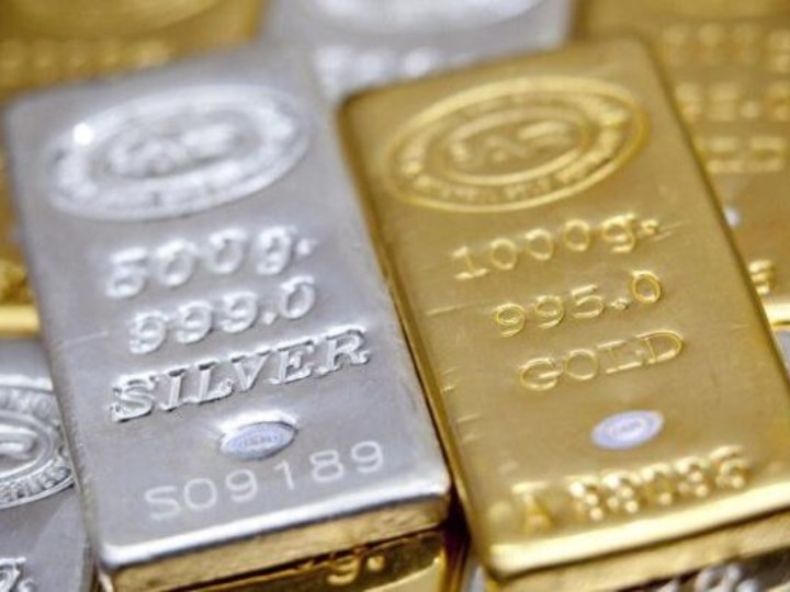 Gold price in india down silver rate mcx 44 thousand Gold Silver Price: सोने की कीमतों में गिरावट बरकरार, 44 हजार के नीचे आया भाव, चांदी भी हुई सस्ती