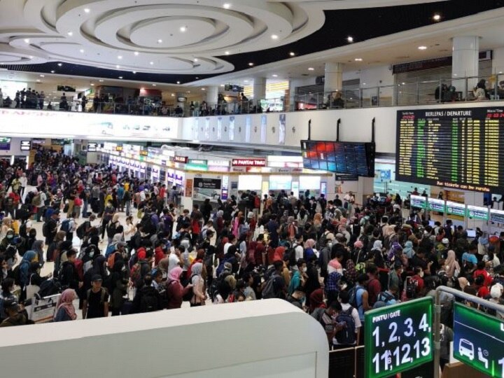 150 Indians Stranded At Coronavirus Hit Malaysias Kuala Lumpur Airport कोरोना वायरस: कुआलालंपुर हवाई अड्डे पर 150 और अमेरिका में ग्रैंड प्रिंसेज क्रूज पर 100 से ज्यादा लोग फंसे