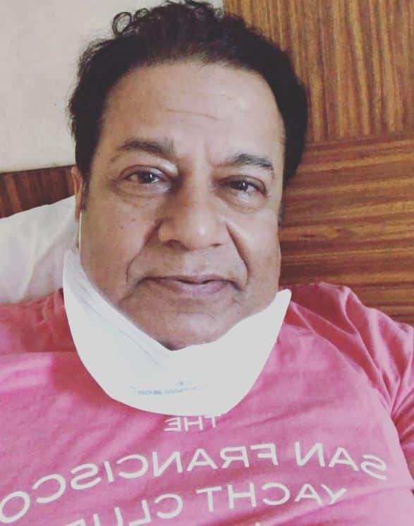3. अनूप जलोटा: भजन सम्राट अनूप जलोटा हाल ही में यूरोप के होलैंड, जर्मनी, लेस्टर और लंदन‌‌ जैसे 4 शहरों में अपने शोज करने‌ के बाद भारत लौटे हैं. यहां कोरोना वायरस के खतरे के मद्देनजर उन्हें मिराज होटल में आइसोलेशन में रखा गया है. उन्होंने‌ होटल रूम से फोन कर खुद ही एबीपी न्यूज़ को यह जानकारी दी है.