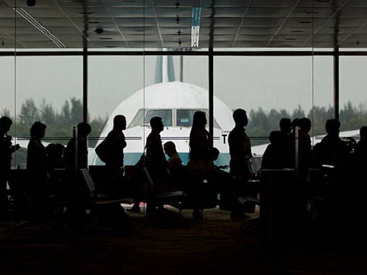 coronavirus: indian students Stuck in Singapore Airport कोरोना वायरस: सिंगापुर एयरपोर्ट पर फंसे भारतीय छात्र, कहा- एयर इंडिया ने ले जाने से मना किया