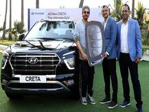 बॉलीवुड के किंग खान बने सेकेंड जेनरेशन ह्यूंडई क्रेटा के पहले मालिक, जानें कार की खूबियां