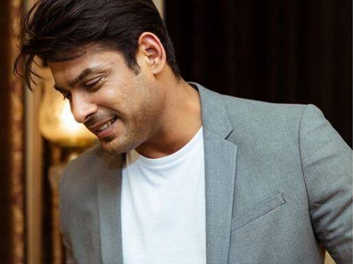 फैंस से मिले गिफ्ट्स को सिद्धार्थ शुक्ला ने बेडरूम के अंदर कुछ यूं करीने से सजाया है Siddharth Shukla share pics inside the bedroom for gifts received from fans फैंस से मिले गिफ्ट्स को सिद्धार्थ शुक्ला ने बेडरूम के अंदर कुछ यूं करीने से सजाया है