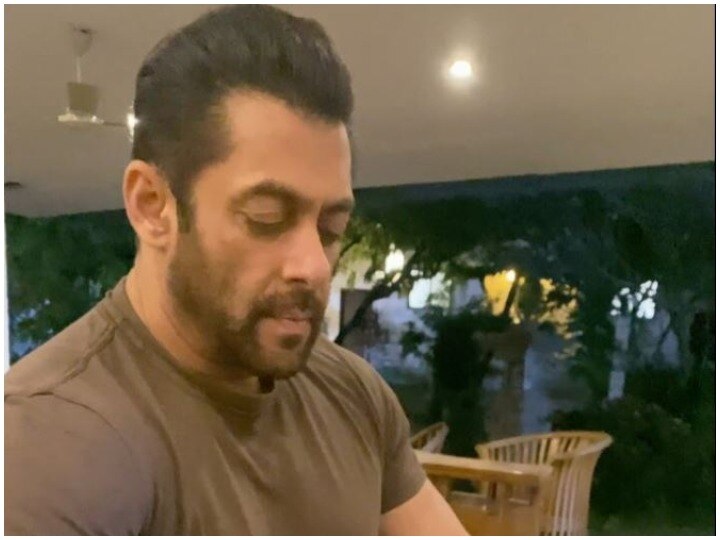 Corona Virus: Salman Khan shows his skills on paper due to lockdown at home Coronavirus: लॉकडाउन के कारण घर पर बंद सलमान ने पेपर पर दिखाया अपना हुनर, वीडियो वायरल