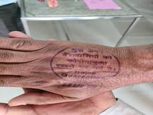 कोरोना इम्पैक्ट: यूपी सरकार का बड़ा फैसला, होम क्वारनटाइन किये गए लोगों के हाथों पर लगेगा ठप्पा